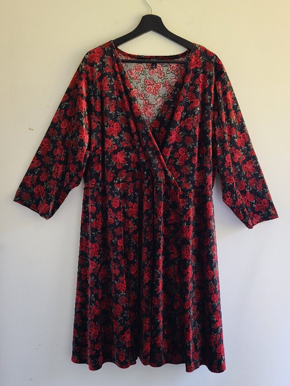 Torrid Floral Velour Dress 4 4X Black Red Surplice 3/4 Sleeve Dark Romantic Rose